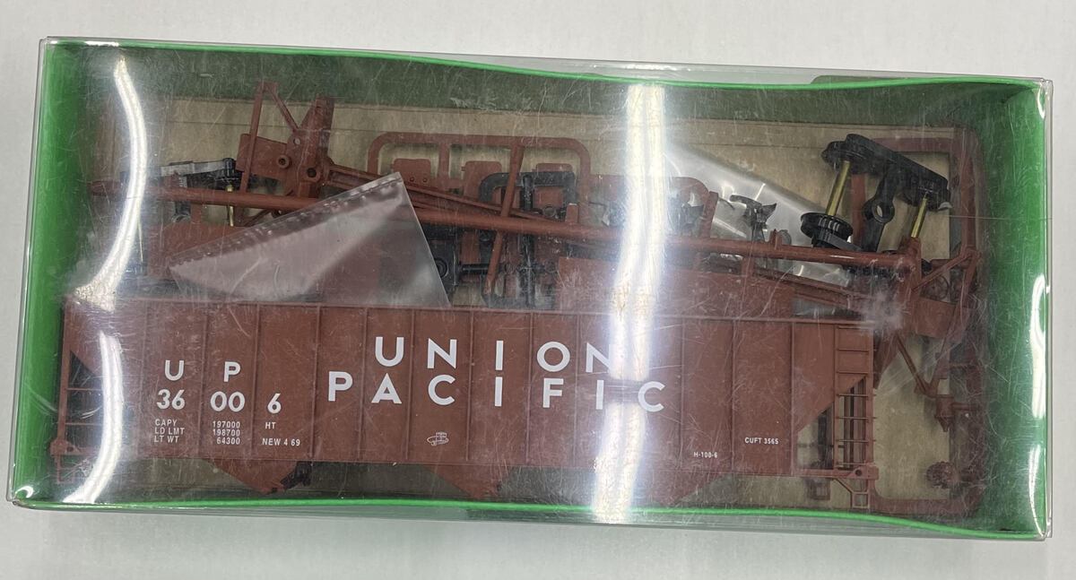 Bowser 55104 HO Union Pacific 100 Ton 45' 3 Bay Hopper #36006