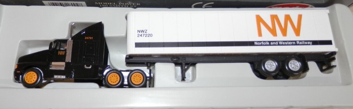 Model Power 18004 HO Norfolk & Western LH Tractor w/STD Box Trailer #247220