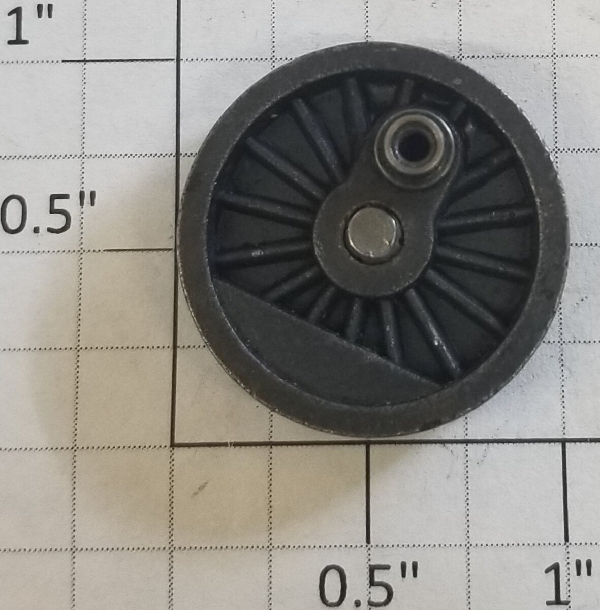 Lionel 671-240-2 O Gauge Turbine Center Wheel with Drive Axle and Insert