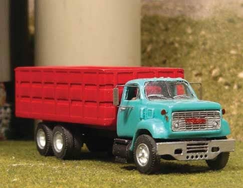 Sylvan Scale Models V-404 HO 1971-77 GMC 9500 Tandem Grain Truck Resin Kit
