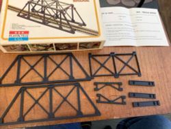 Bachmann 2810 HO Gauge Plasticville Trestle Bridge Building Kit