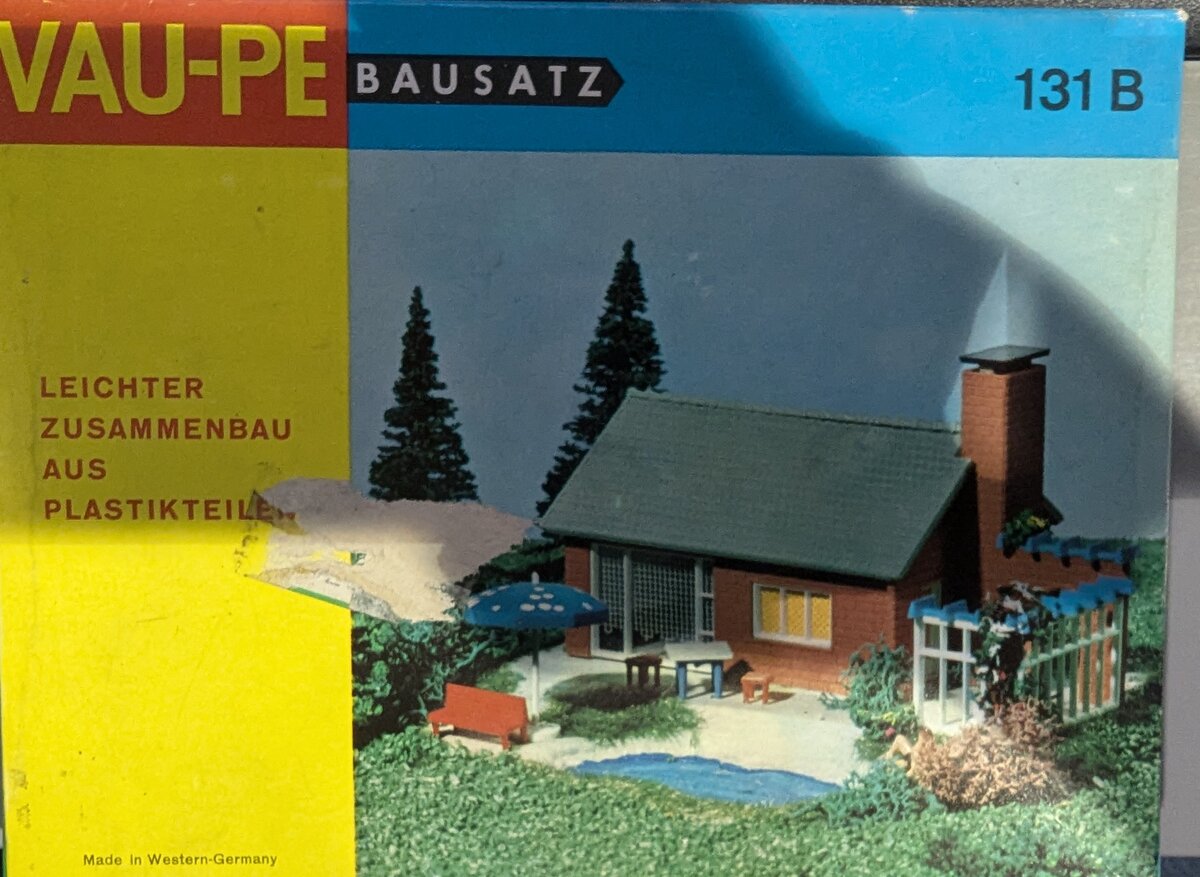 Vau-Pe 131B HO Residental Home w/Pool Building Kit