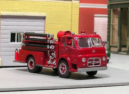 Sylvan Models V335 HO Unpainted 1956-1972 IH/LaFrance C-190 Pumper Resin Kit