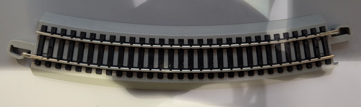 Bachmann 44403 HO 22" Radius Curved E-Z Track Section (Grey)(Single)