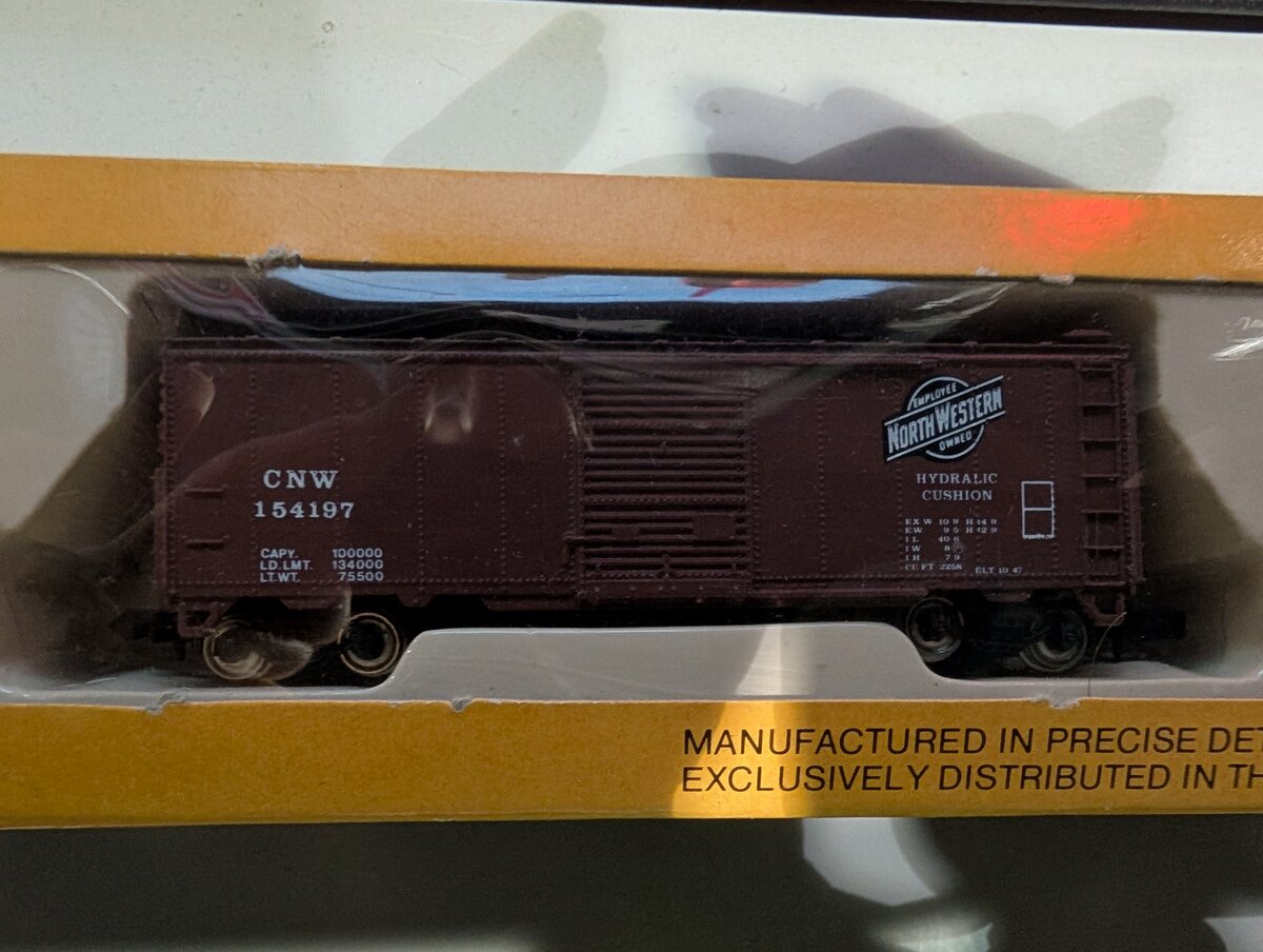 Con-Cor 0001-01004T N Scale CNW 40' Steel Boxcar #154197