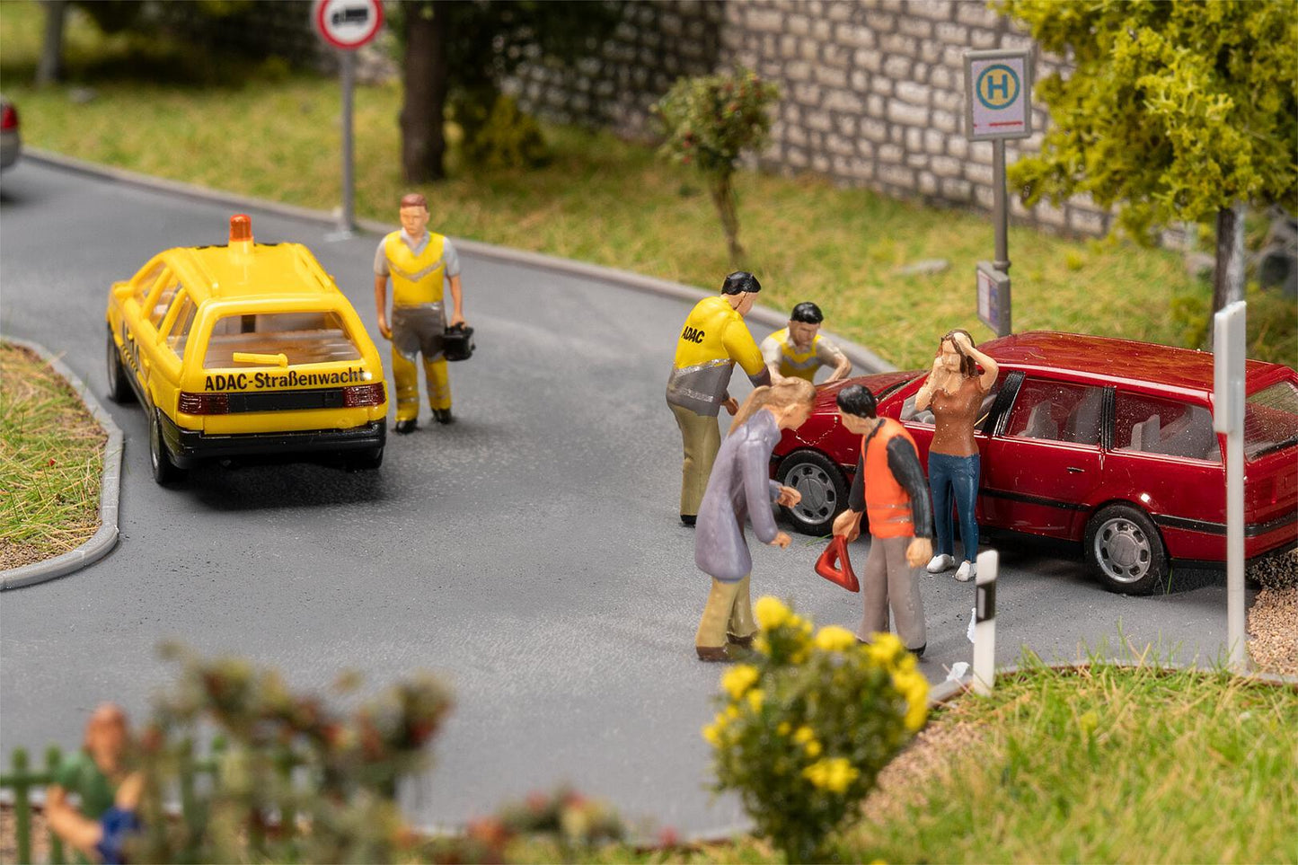 Faller 151712 HO ADAC Breakdown Assistance Figures (Set of 6)