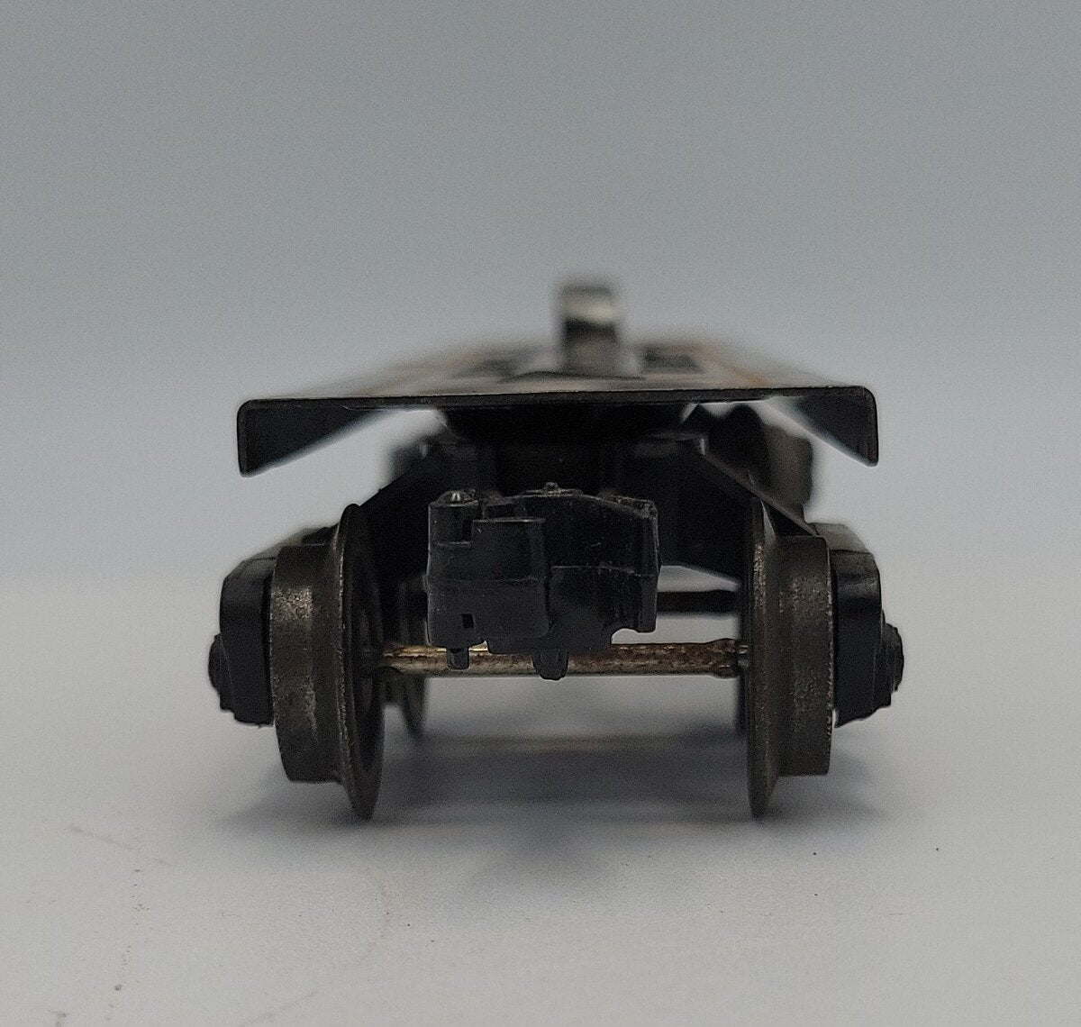 Lionel 6465-6 Black Metal Tank Car Frame with Trucks and Non-Operating Couplers