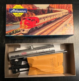 Athearn 1553 HO DuPont Chemical Tank Car Kit #X3250