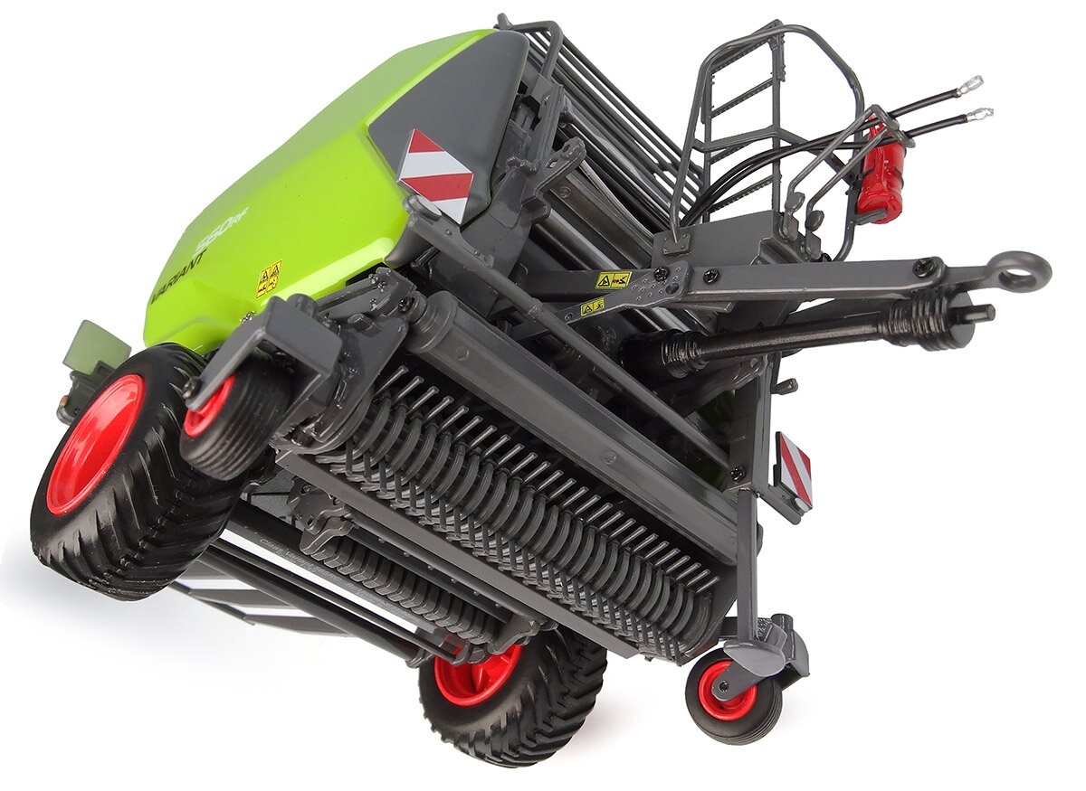 Universal Hobbies 6691 1:32 Limited Edition Claas Variant 560RF Diecast Model