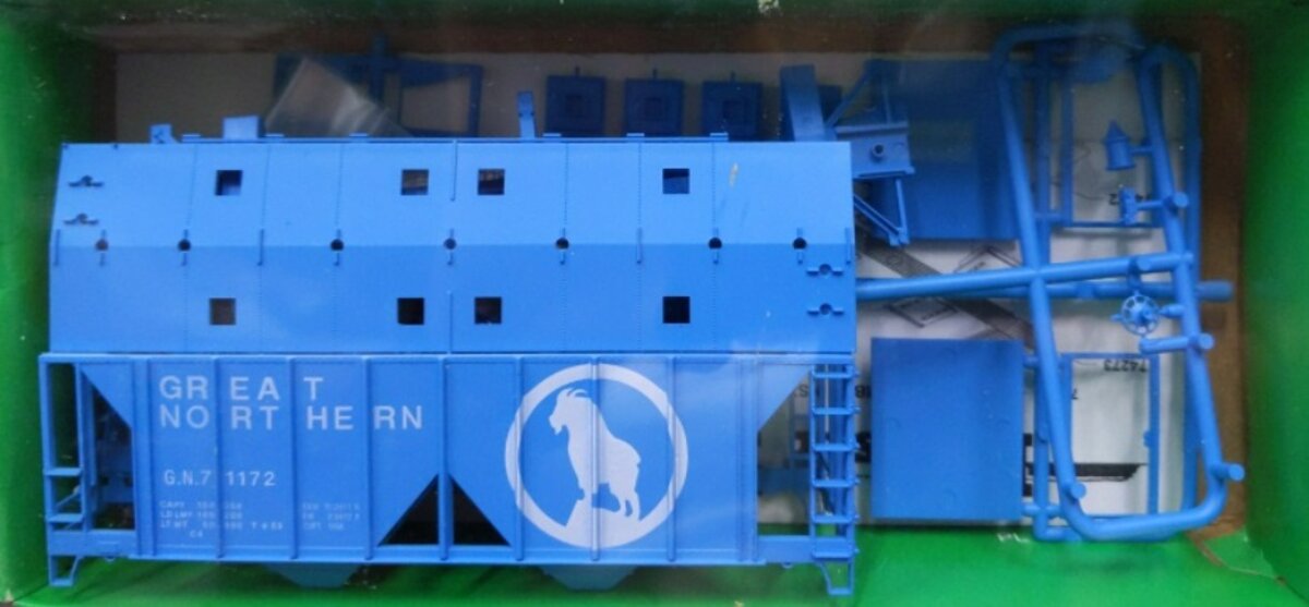 Bowser 55679 HO Blue Great Northern 70T 2-Bay Covered Hopper Road Kit