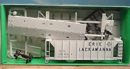Bowser 56142 HO Erie Lackawanna 70 Ton 2 Bay Covered Hoper Car Road # 19061 Kit