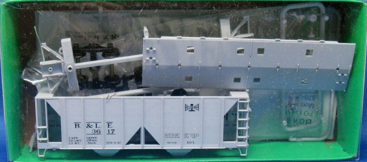 Bowser 3617 HO B & LE 70 Ton 2-Bay Covered Hopper W/Knuckle Couplers Kit