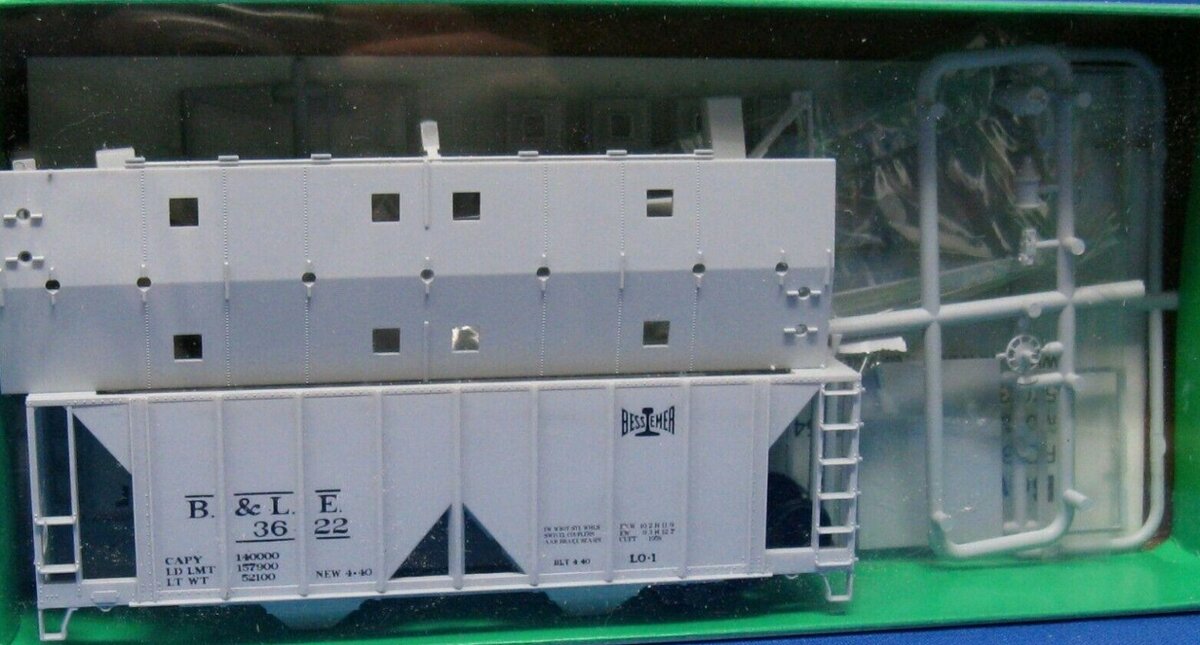 Bowser 3622 HO B & LE 70 Ton 2-Bay Covered Hopper W/Knuckle Couplers Kit
