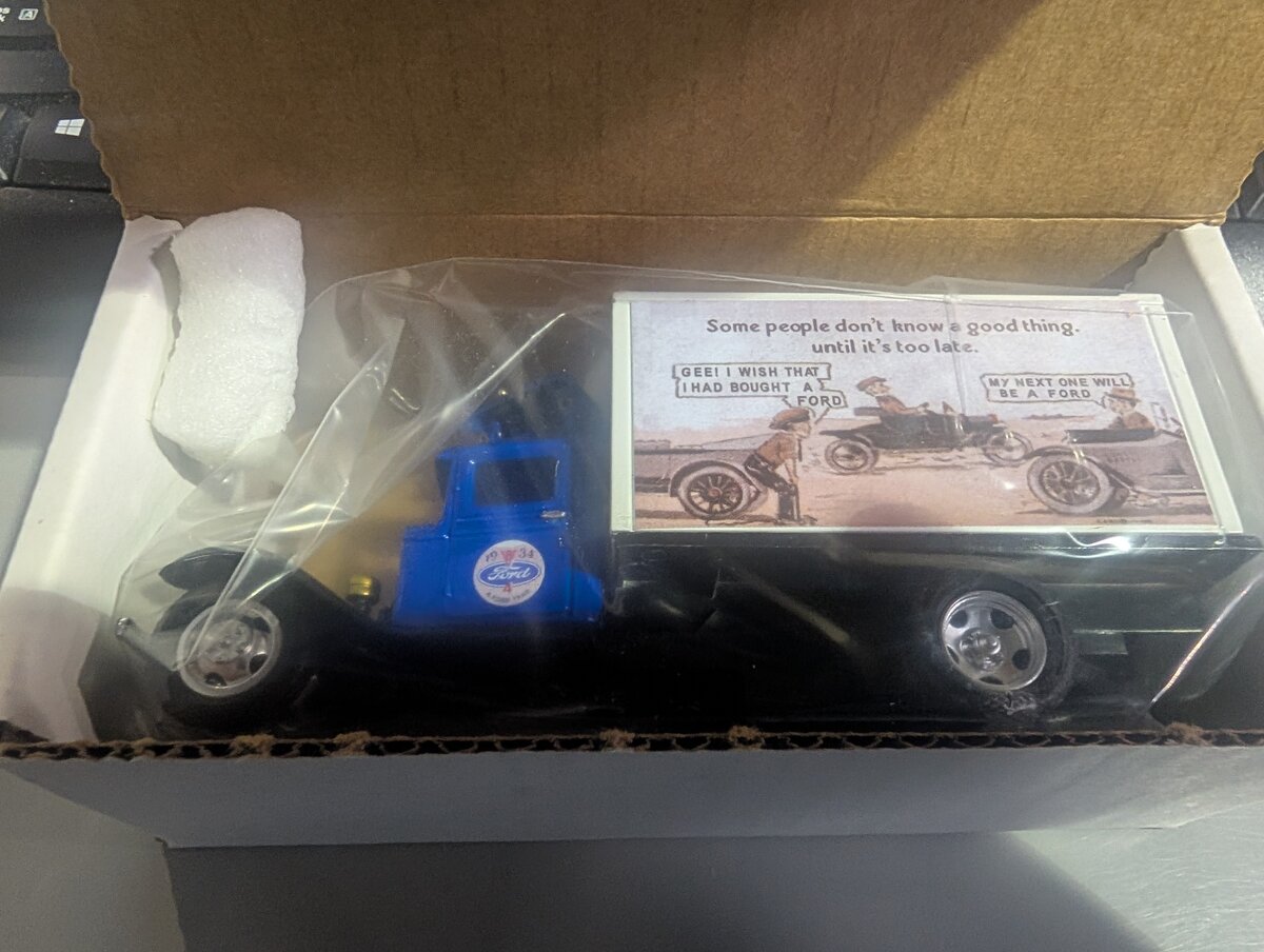 Deebel's Diecast 1934 1:48 Die Cast Blue Ford AA Box Van w/Graphic