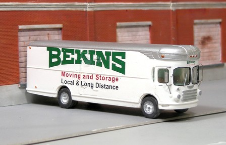 Sylvan Scale Models V-4101 HO Bekins Fageol Super Freighter Truck Resin Kit