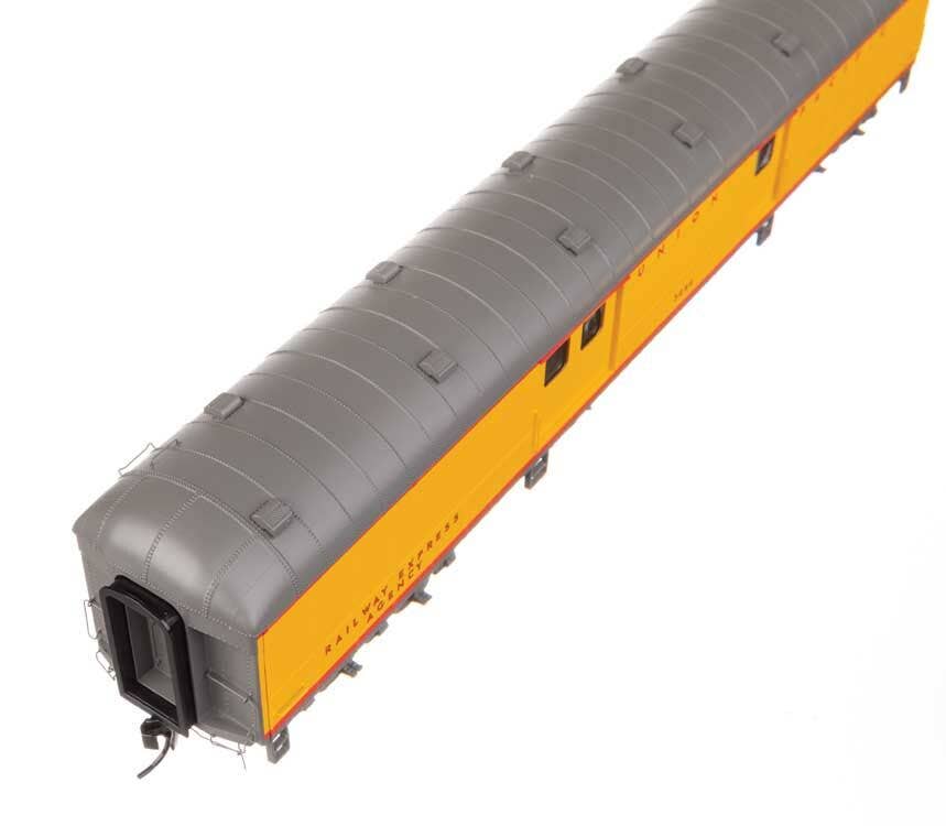 Walthers 920-17510 HO UP 70' Heavyweight Baggage Car with Arched Roof RTR #3064