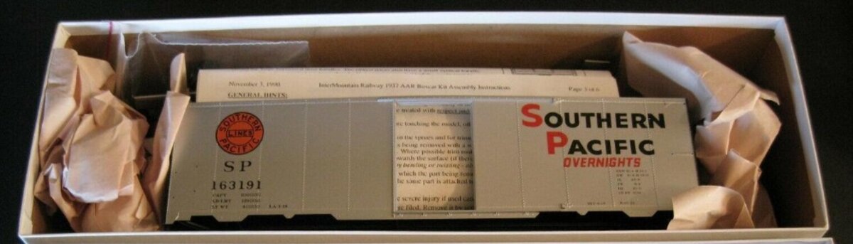 InterMountain 001 Southern Pacific Overnight Box Car Kit (Set of 2)