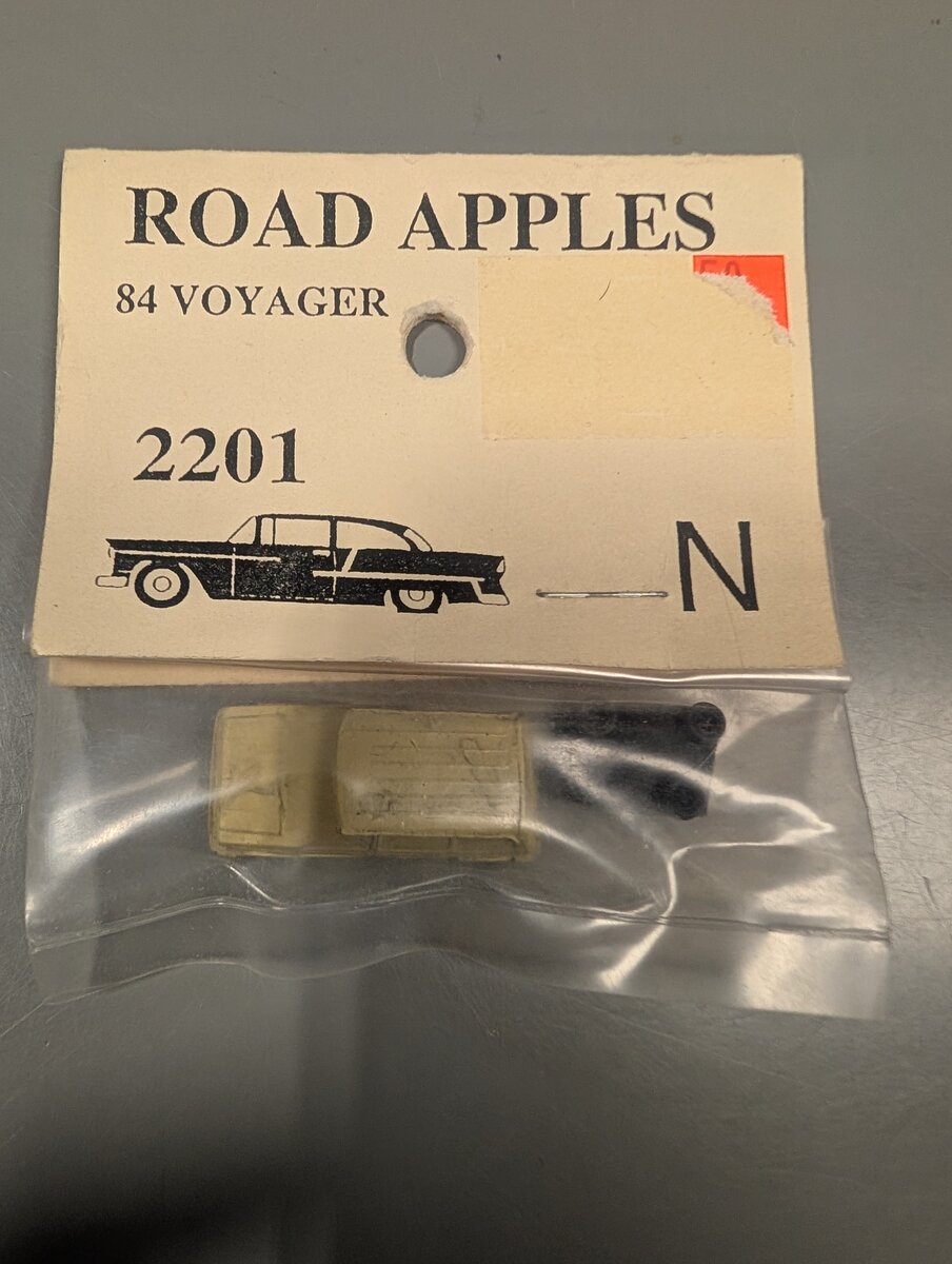 Road Apples 2201 N Scale Undecorated 1984 Voyager