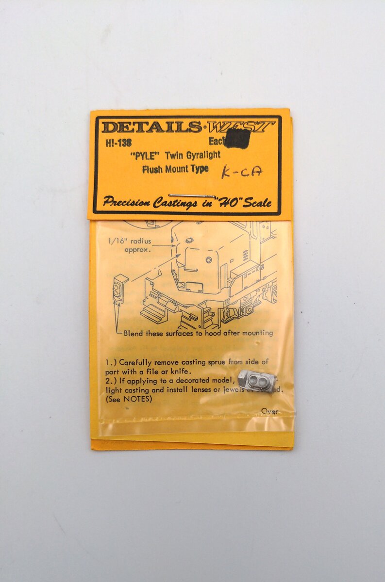 Details West HI-138 HO Scale Pyle Twin Gyralight Flush Mount Type