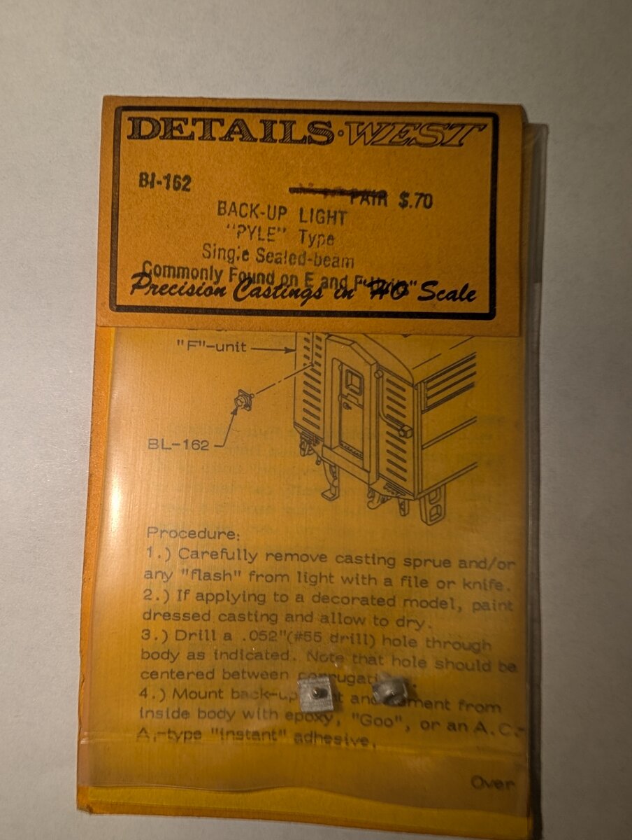 Details West BI-162 HO Scale Back-Up Light Pyle Type
