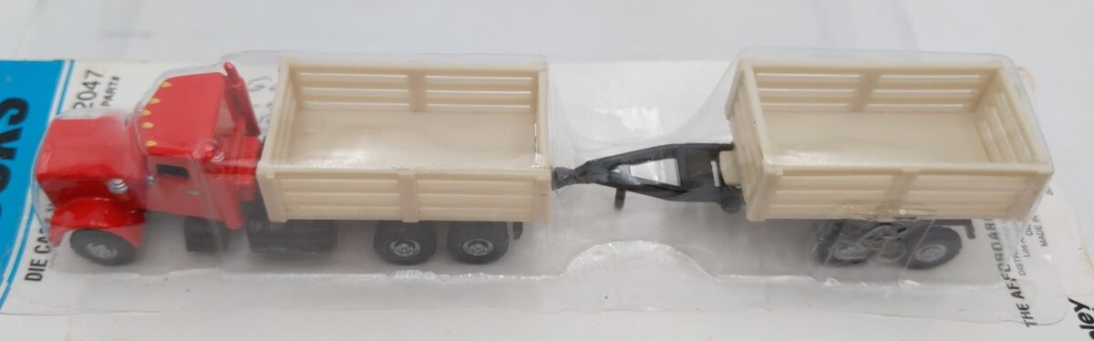 Boley 2047 HO Dept 1-87 Red & Beige Stakebed Truck with Trailer Diecast