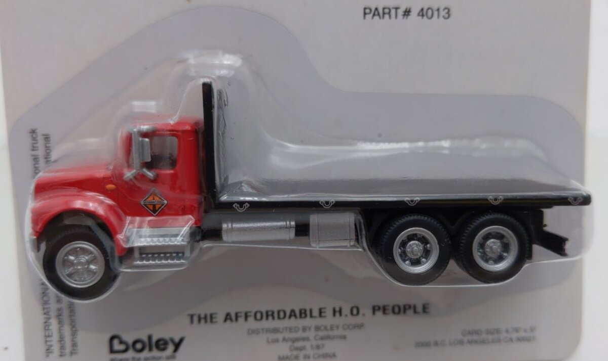 Boley 4013-13 HO Dept 1-87 Red International Flatbed Truck Diecast With Plastic