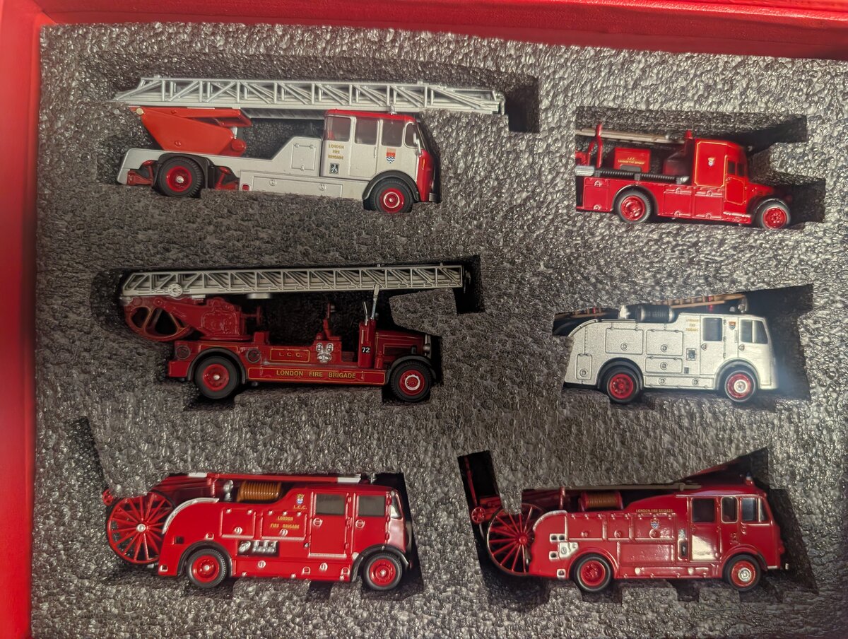 Oxford Diecast 76SET31 1:64 1865-2015 London Fire Brigade Set