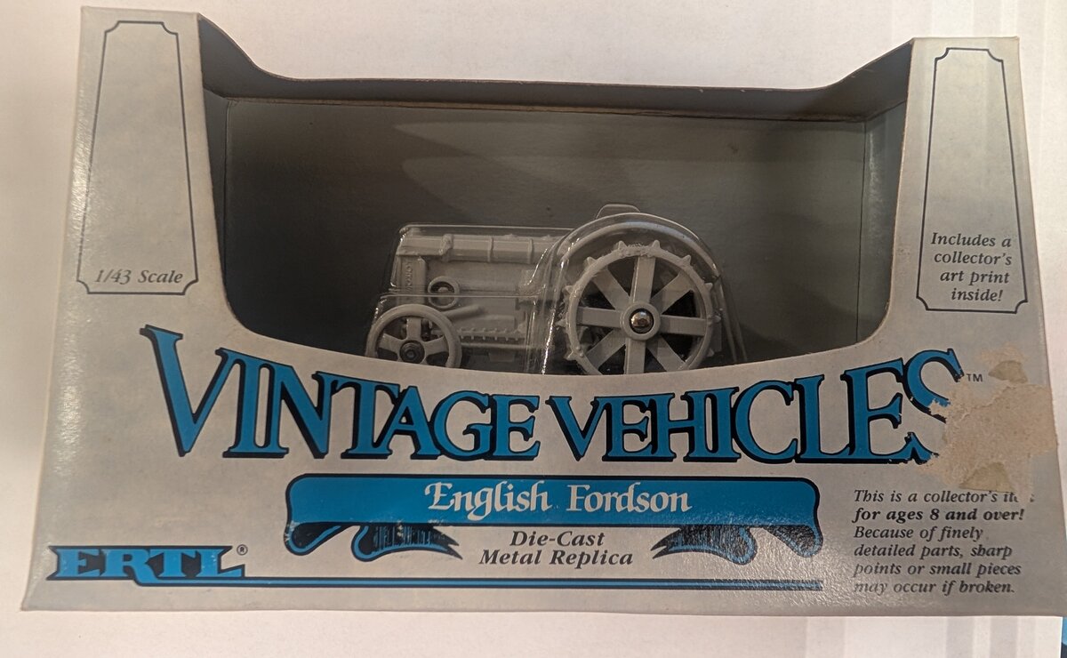 Ertl 2526 1:43 Diecast Vintage Vehicles English Fordson Tractor