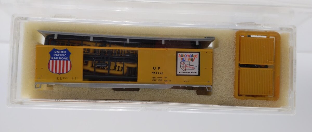 InterMountain 60616-04 N 50' AAR Std Dbl Union Pacific Box Car # 957246 Kit