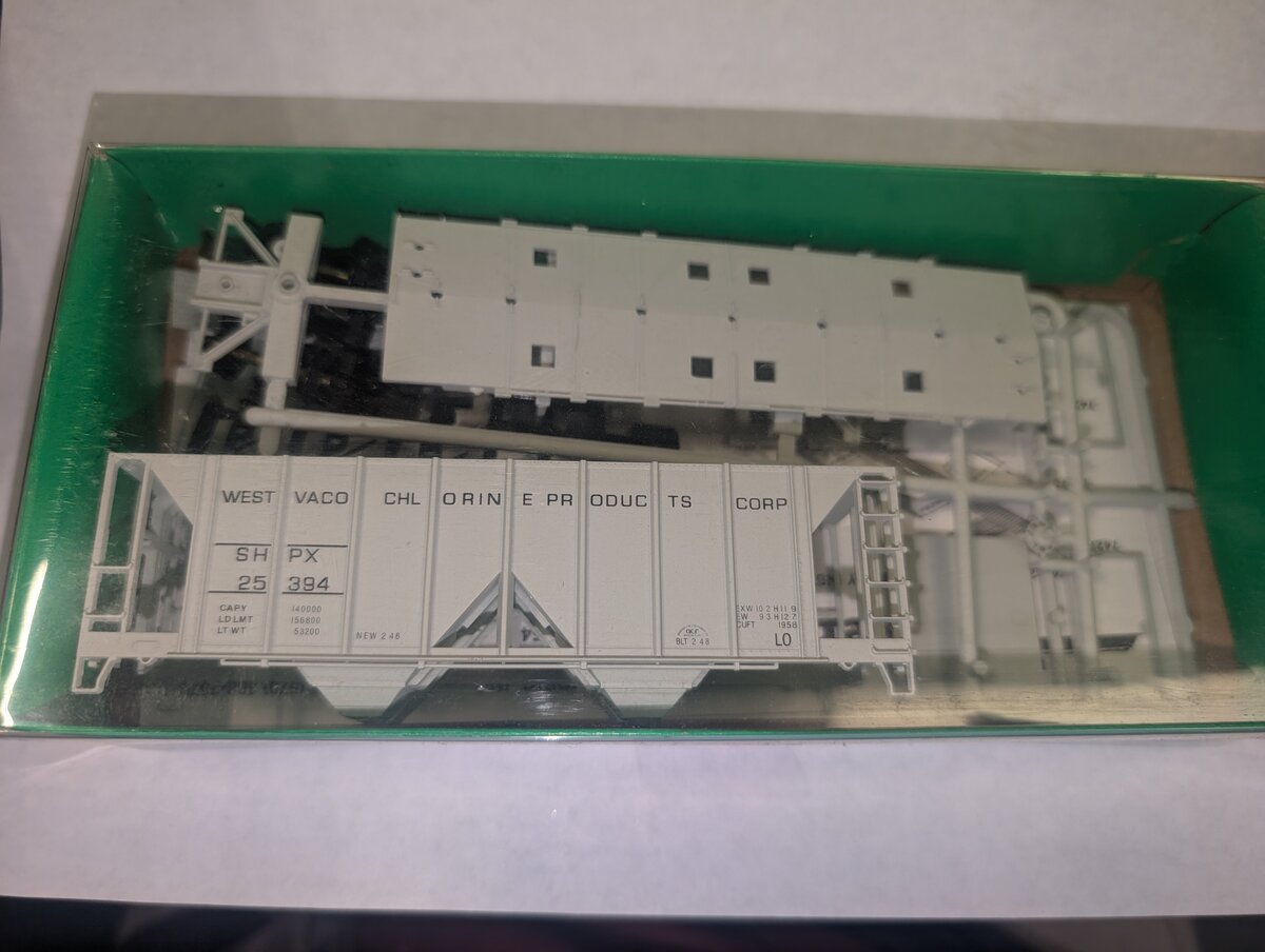 Bowser 55814 HO Westvaco Chlorine Products Corp. 70 Ton 2 Bay Hopper #25394 Kit