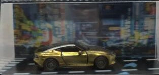 Hot Wheels GRJ39 1:64 Die Cast Metallic Gold Nissan Z Proto w/Display Case
