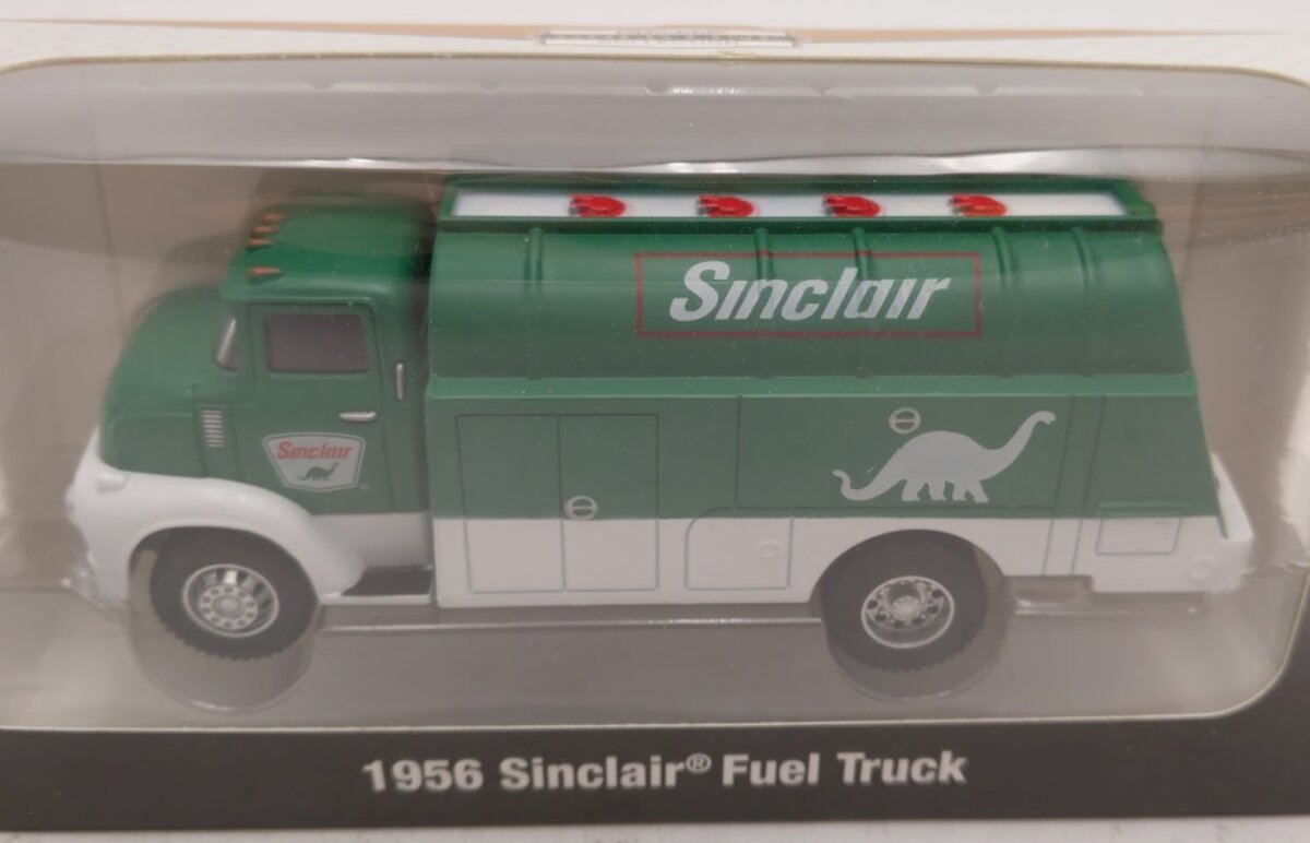 Menards 275-9015 1:48 Menards Gold Line Limited Edition 1956 Sinclair Fuel Truck