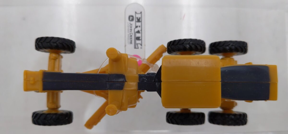 Ertl 35257 1:64 Scale Yellow John Deere Tractor Road Grader Earth Mover Diecast