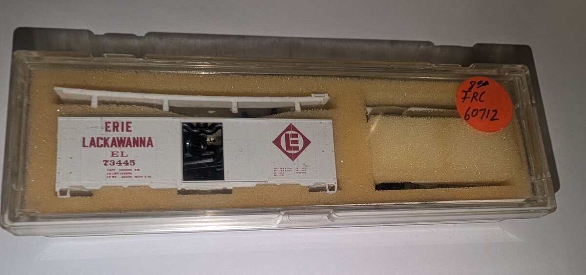 InterMountain 60712-12 N Erie Lackawanna AAR Refrigerated Box Car #73445 Kit