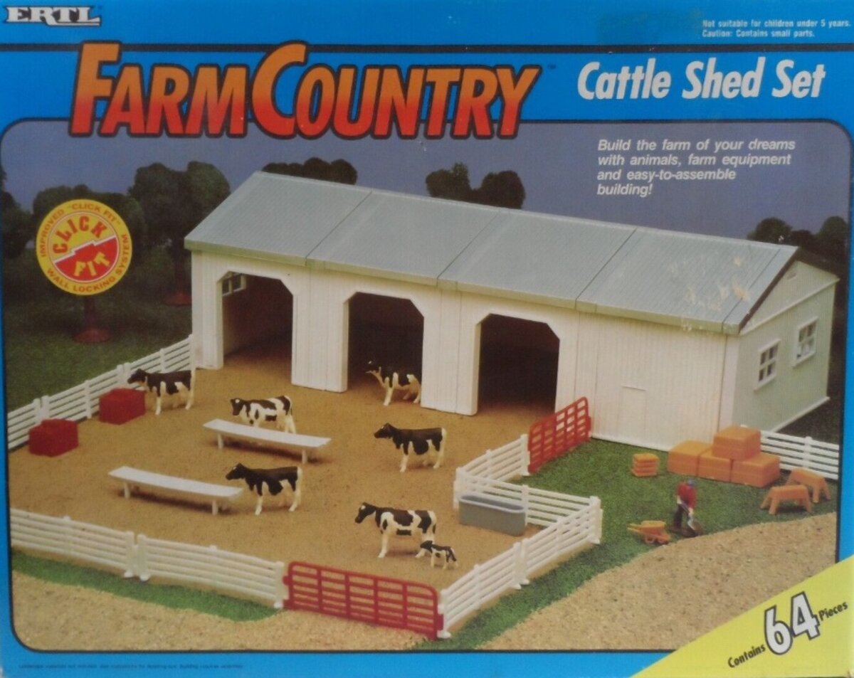 Ertl 4238 S Scale Farm Country Cattle Shed Set