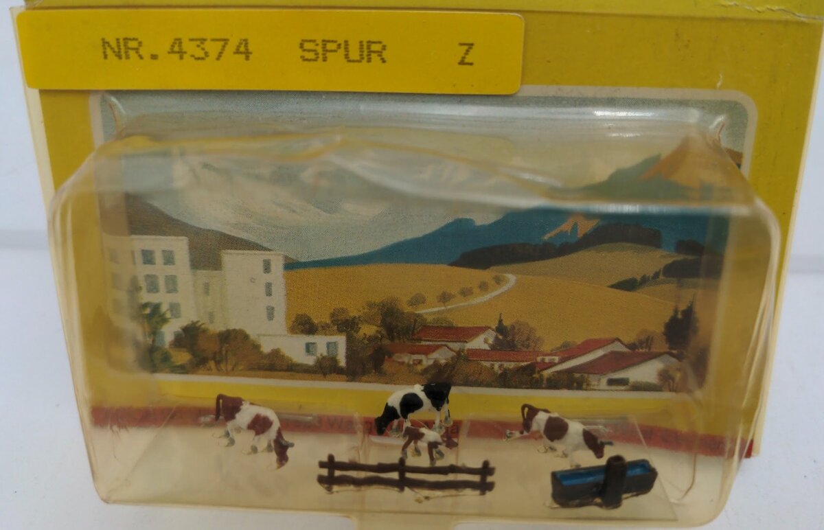 Noch 4374 Z Scale 4 Spur Cows Watering Trough & Fence