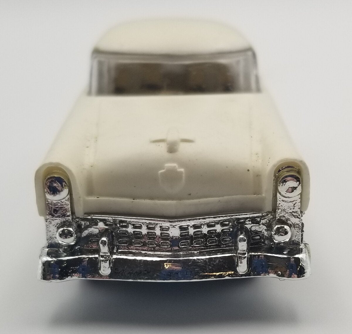 Lionel 6414-25 White Repro Automobile with Chrome Bumpers