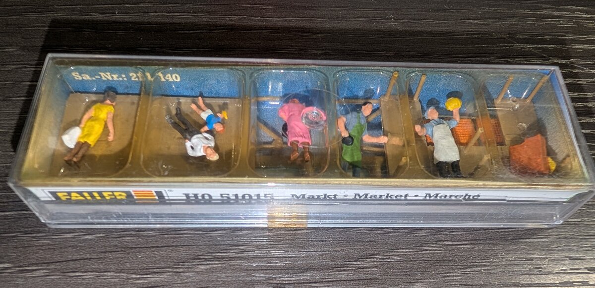 Faller 51015 HO Scale Local Market Shopper & Workers Figure Set