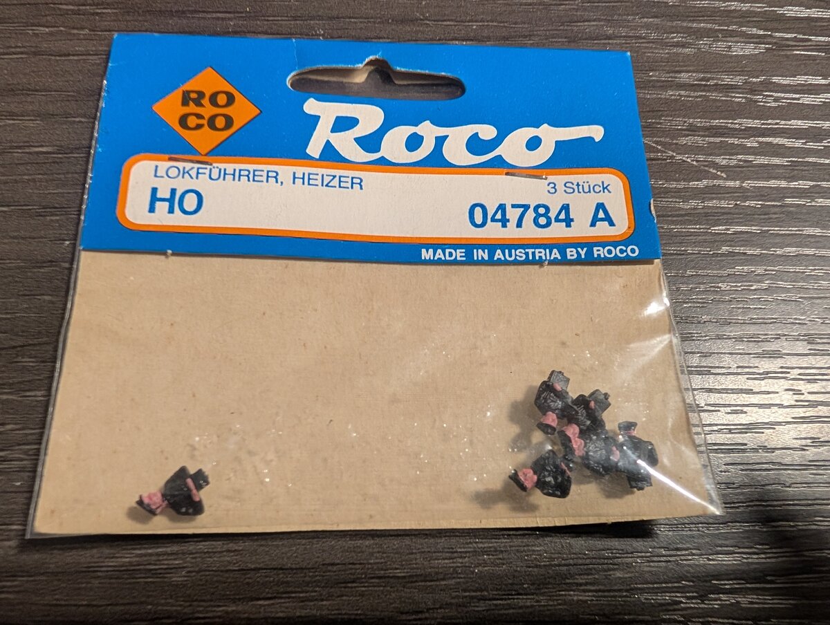 Roco 04784A HO Passengers For European Trains (Set of 6)