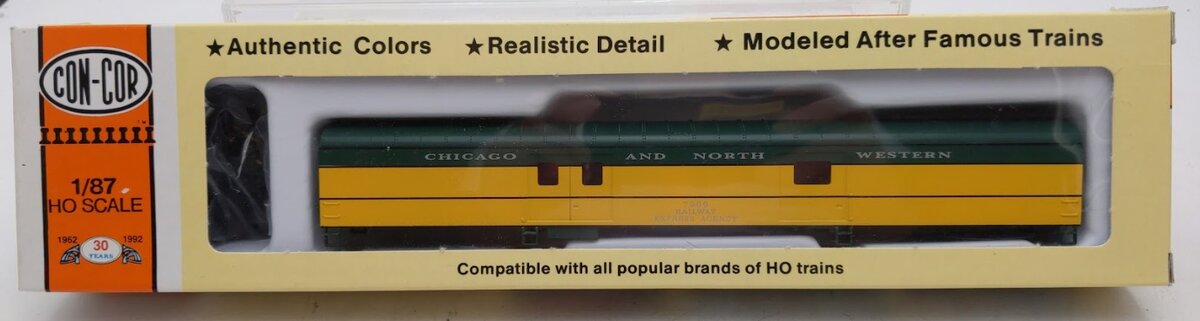 Con-Cor 0001-001036 HO Scale Chicago & Northwestern 72'Passenger Baggage Car Kit