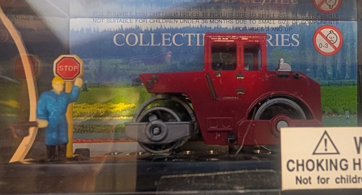 Smart Toys 20537 1:87 Diecast Red Steam Roller w/Figure & Sign