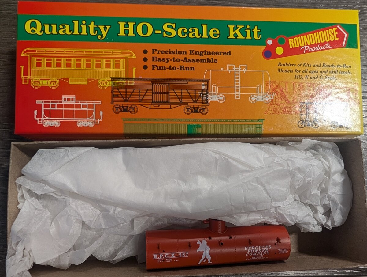 Roundhouse 03375 HO Scale Hercules Powder Company 26' Old Time Tank Car #557 Kit