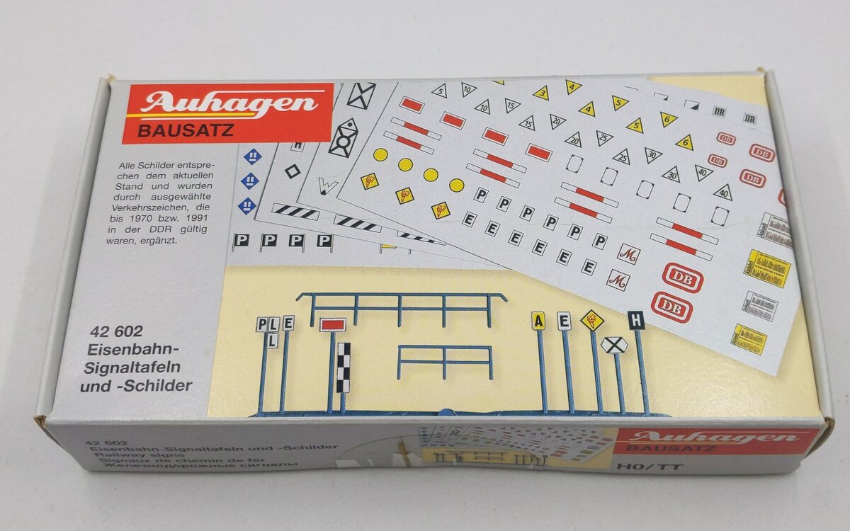 Auhagen 42602 HO/TT Scale Assorted Set of Model Railway Signs