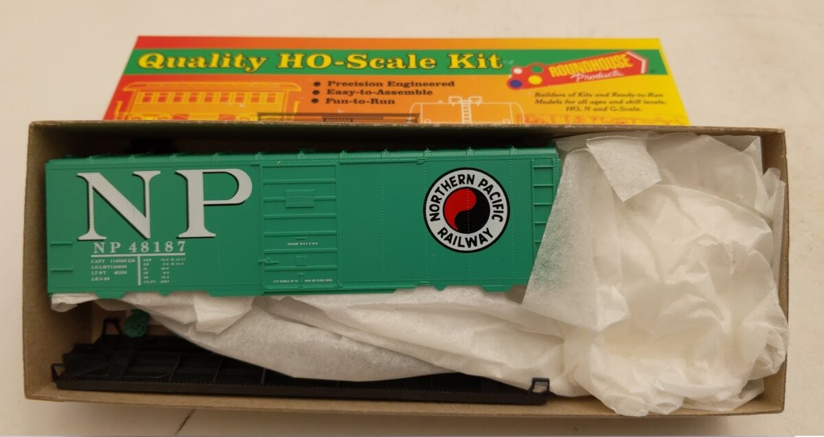 Roundhouse 10706 HO Scale Northern Pacific 40' AAR Box Car Kit