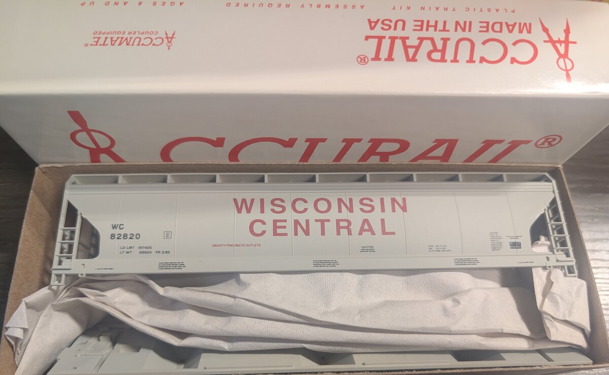 Accurail 12004 HO Wisconsin Central Ltd. ACF 3-Bay Covered Hopper #82820 Kit