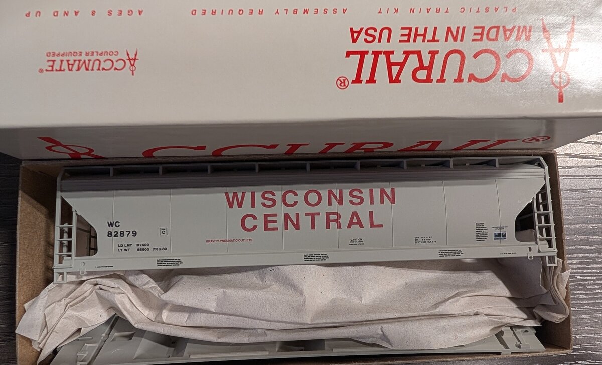 Accurail 12004 HO Wisconsin Central Ltd. ACF 3-Bay Covered Hopper #82879 Kit