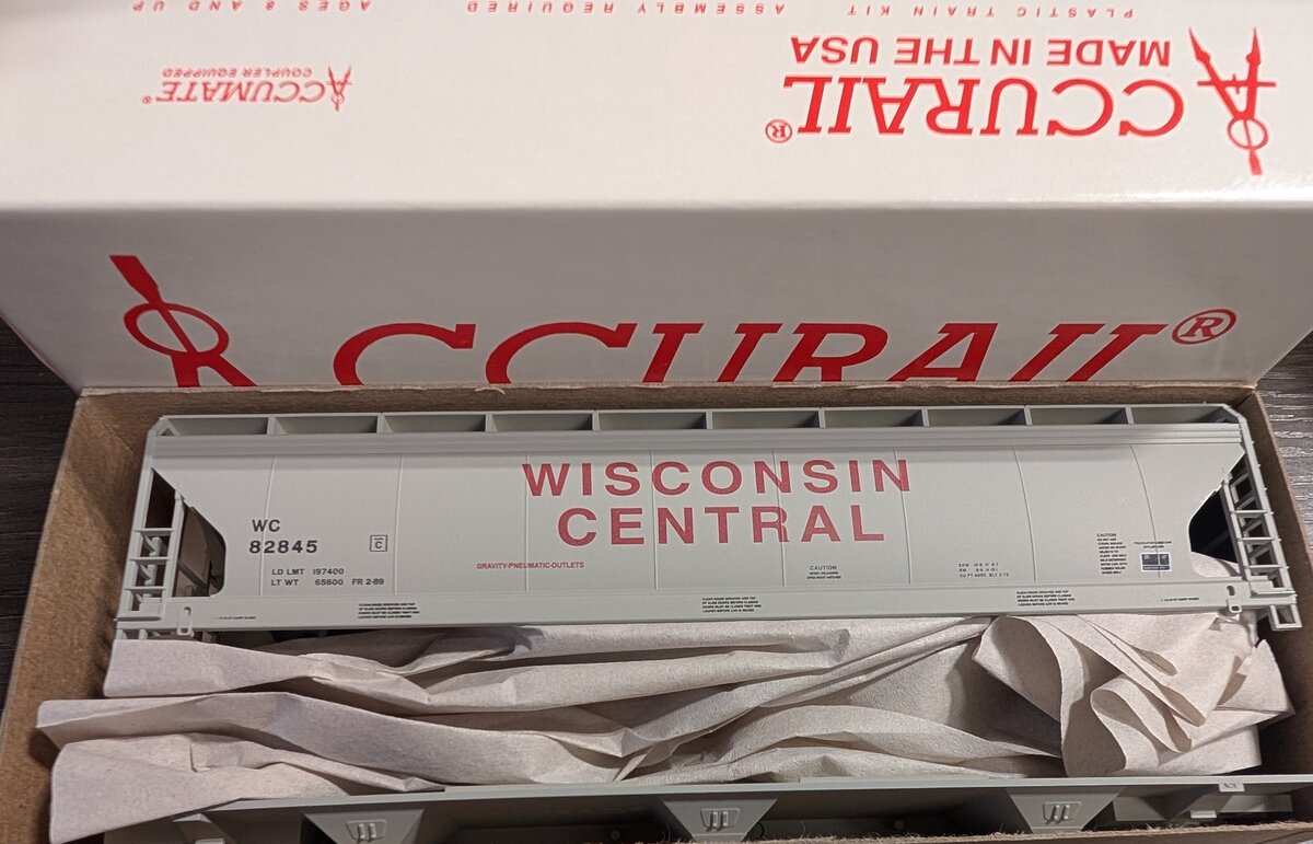 Accurail 12004 HO Wisconsin Central Ltd. ACF 3-Bay Covered Hopper #82845 Kit