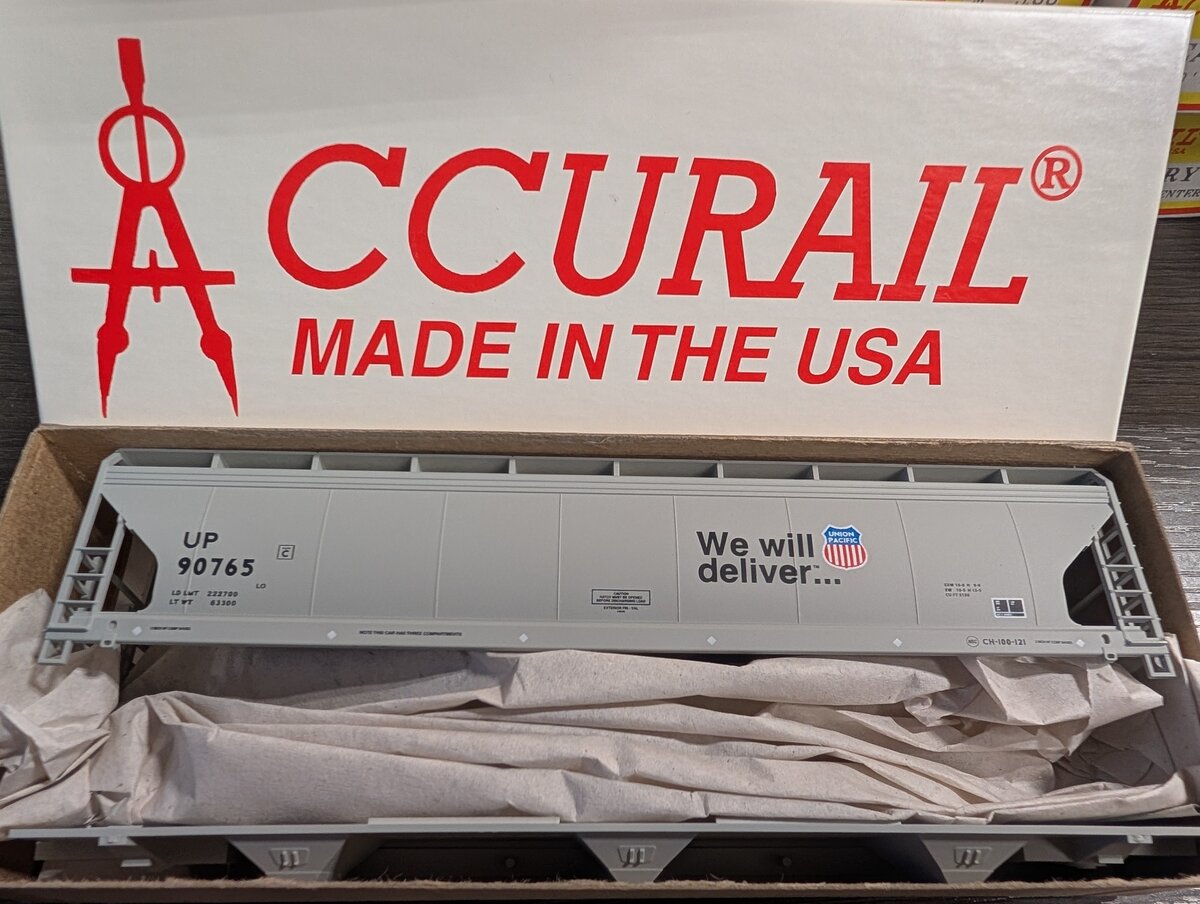 Accurail 42005 HO Union Pacific ACF 3-Bay Covered Hopper #90765 Kit