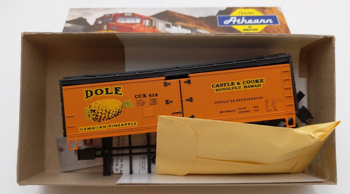 Athearn # 414 HO CCX Dole Pineapple Castle & Cooke 40' Wood Reefer Car # 414 Kit