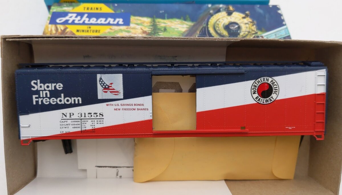 Athearn 2291 HO Bev-Bel/C.C. Northern Pacific Share In Freedom 50' Box Car Kit